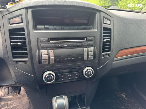 Mitsubishi Pajero Wagon 2007 черный - фото 13