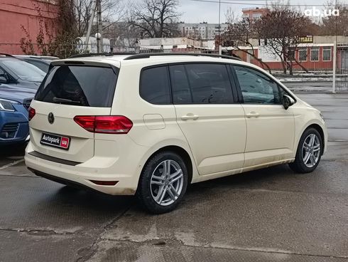 Volkswagen Touran 2017 бежевый - фото 7