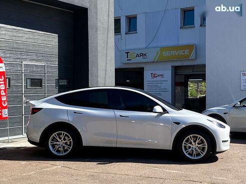 Tesla Model Y 2023 - фото 10
