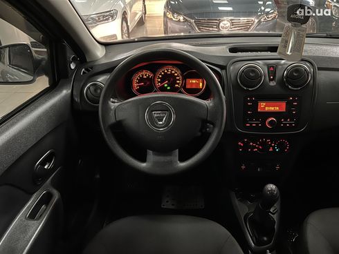 Dacia Sandero 2015 серебристый - фото 8