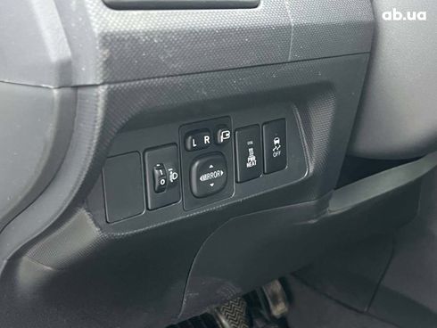 Toyota Auris 2010 белый - фото 21