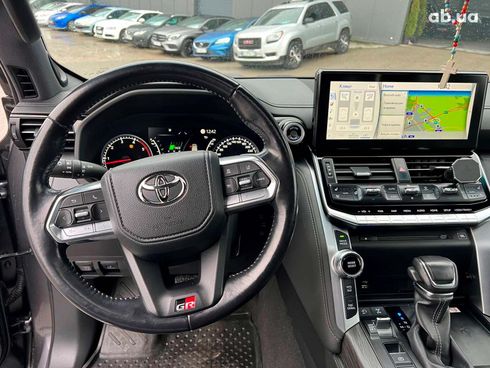 Toyota Land Cruiser 2022 серый - фото 25