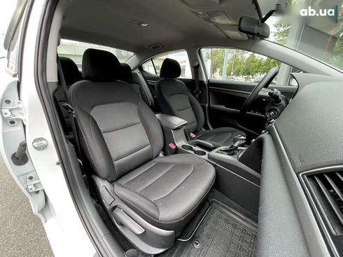 Hyundai Elantra 2018 - фото 13