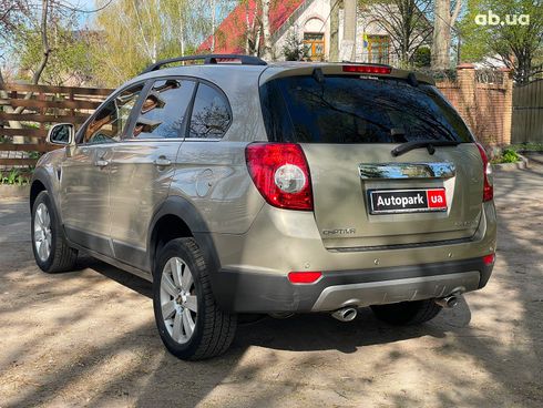Chevrolet Captiva 2009 бежевый - фото 9