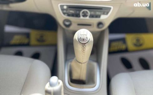 Renault Fluence 2010 - фото 17