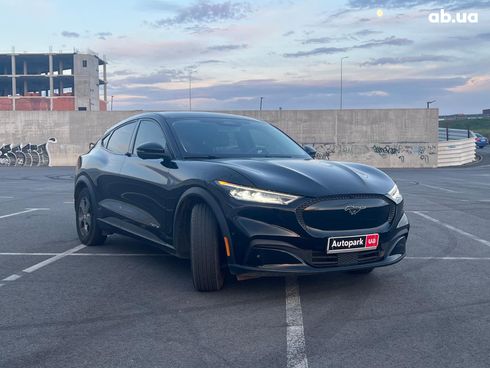 Ford Mustang Mach-E 2023 черный - фото 16