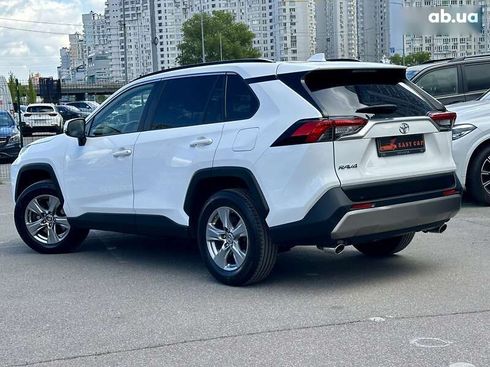 Toyota RAV4 2022 - фото 7
