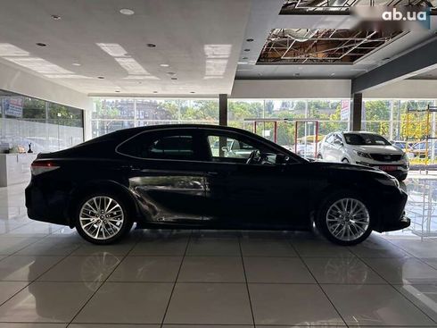 Toyota Camry 2020 - фото 7