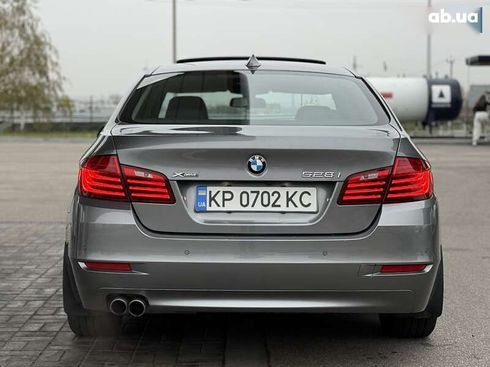 BMW 5 серия 2015 - фото 10