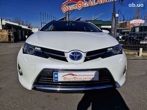 Toyota Auris 2014 - фото 2