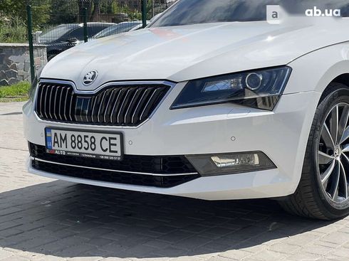 Skoda Superb 2017 - фото 10