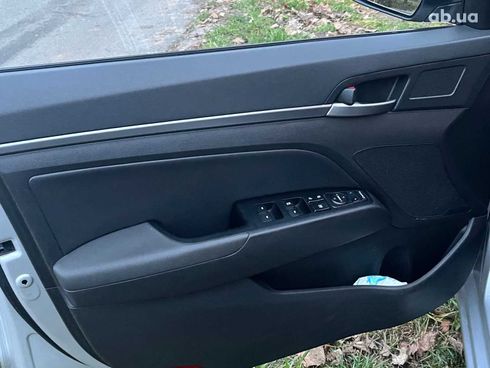 Hyundai Avante 2016 серый - фото 15