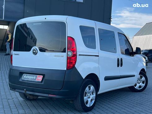 Opel Combo Life 2013 белый - фото 8