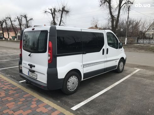 Renault Trafic 2007 белый - фото 18