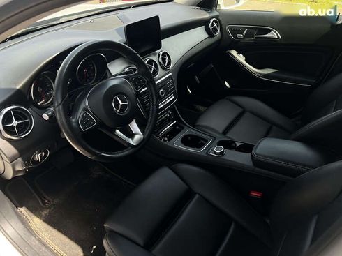 Mercedes-Benz GLA-Класс 2018 - фото 17