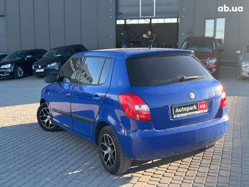 Skoda Fabia 2009 синий - фото 8