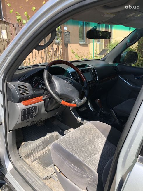 Toyota Land Cruiser Prado 2007 серебристый - фото 4