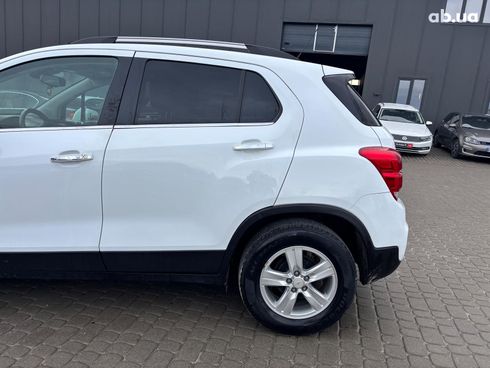 Chevrolet Trax 2019 белый - фото 4