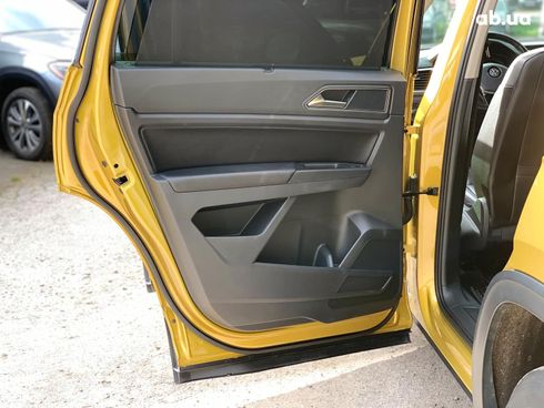 Volkswagen Atlas 2017 желтый - фото 26