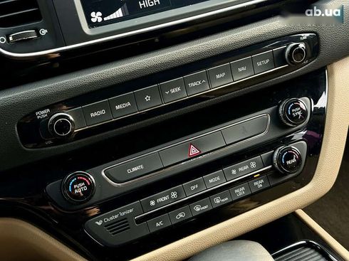 Kia Carnival 2017 - фото 28