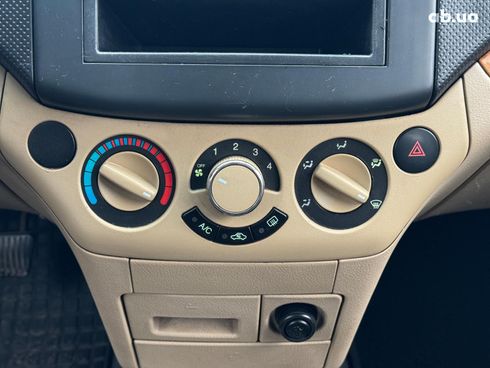 Chevrolet Aveo 2008 белый - фото 28