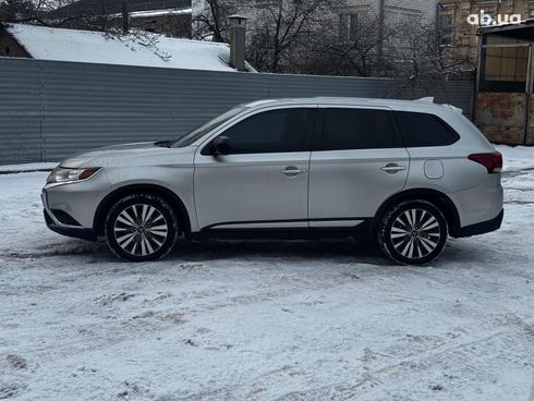 Mitsubishi Outlander 2019 серый - фото 4