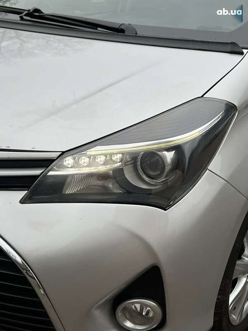 Toyota Yaris 2015 - фото 9