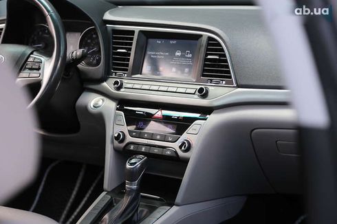 Hyundai Elantra 2018 - фото 18