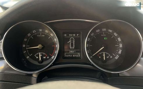 Skoda Superb 2011 - фото 14