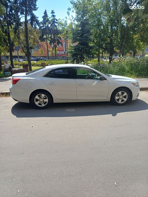 Chevrolet Malibu 2014 белый - фото 6