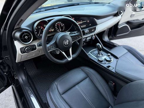 Alfa Romeo Giulia 2017 - фото 21