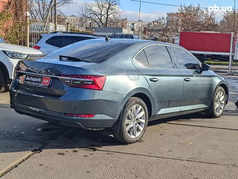 Skoda Superb 2021 серый - фото 7