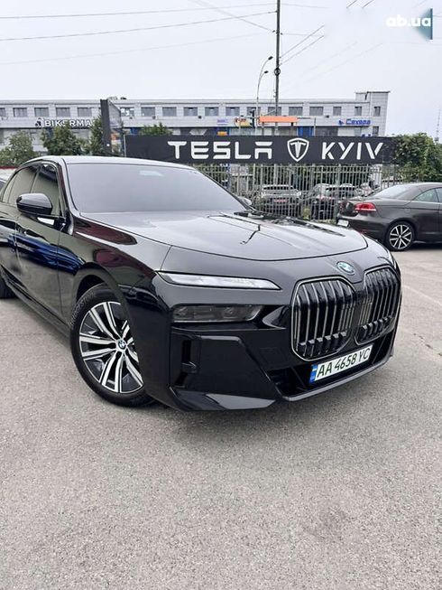 BMW i7 2023 - фото 17