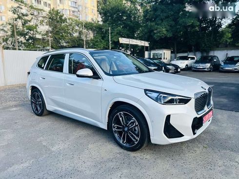 BMW iX1 2025 - фото 8