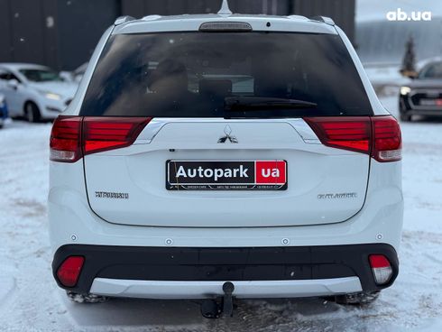 Mitsubishi Outlander 2016 белый - фото 9