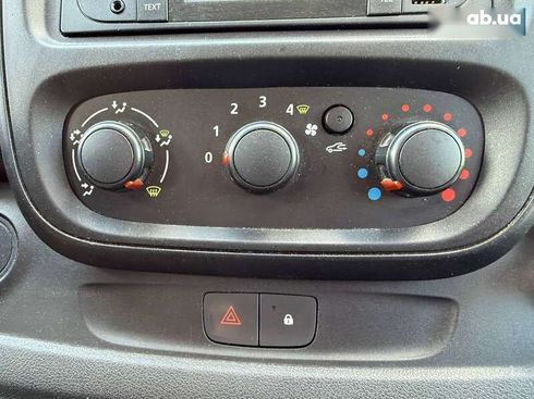 Renault Trafic 2015 - фото 16