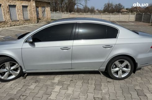 Volkswagen Passat 2011 серый - фото 3