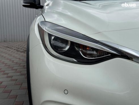 Infiniti QX30 2017 белый - фото 8