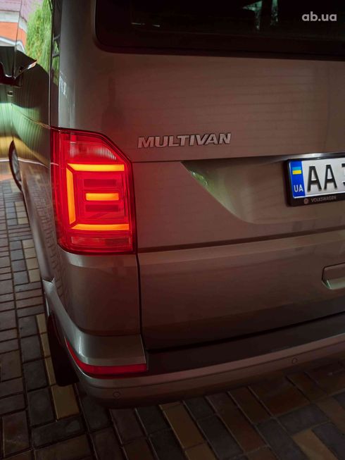 Volkswagen Multivan 2018 бежевый - фото 12