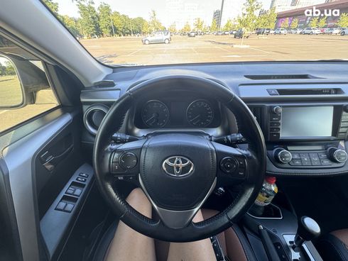 Toyota RAV4 2017 белый - фото 4