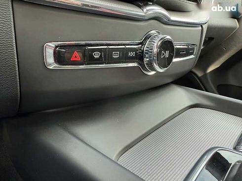 Volvo XC60 2020 - фото 29