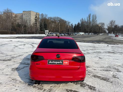 Volkswagen Jetta GLI 2016 красный - фото 4