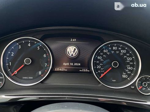 Volkswagen Touareg 2013 - фото 12
