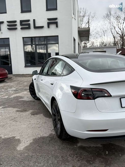 Tesla Model 3 2022 - фото 12