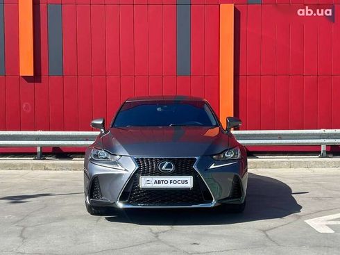 Lexus IS 2018 - фото 2
