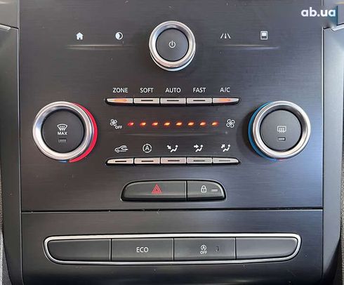 Renault Megane 2019 - фото 17