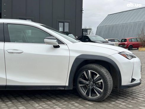 Lexus UX 2019 белый - фото 10