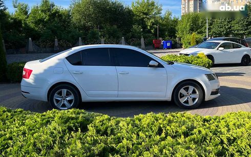 Skoda Octavia 2017 - фото 8