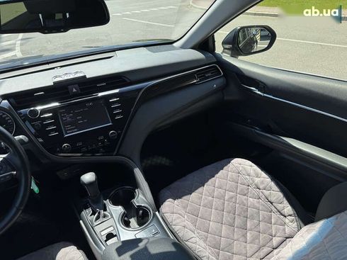 Toyota Camry 2020 - фото 25