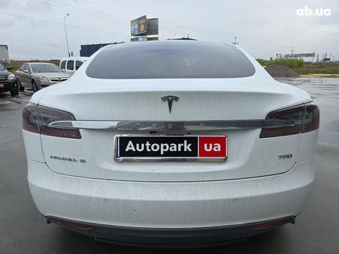 Tesla Model S 2015 белый - фото 10